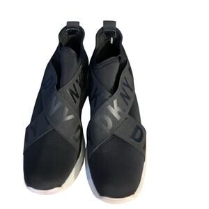DKNY Platform Black Shoe. Size 8.5